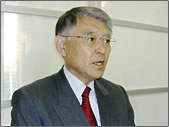 岡村亮 氏