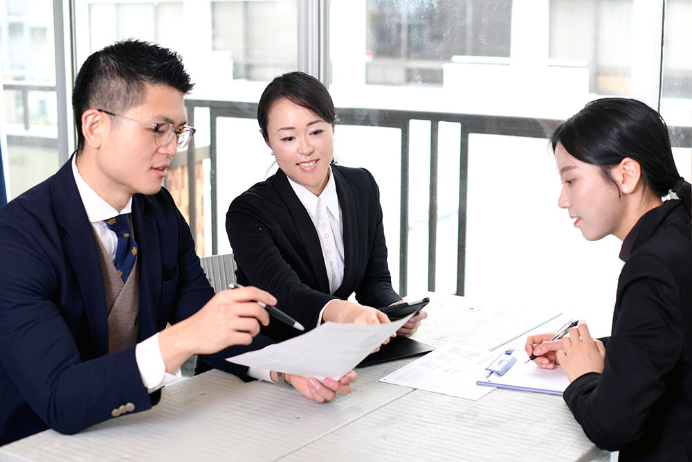 部下の商談に同行する